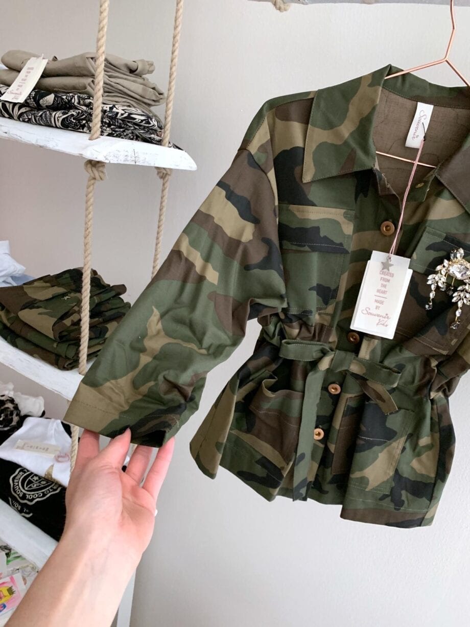 Shop Online Camicia bimba camouflage con spilla Souvenir Kids