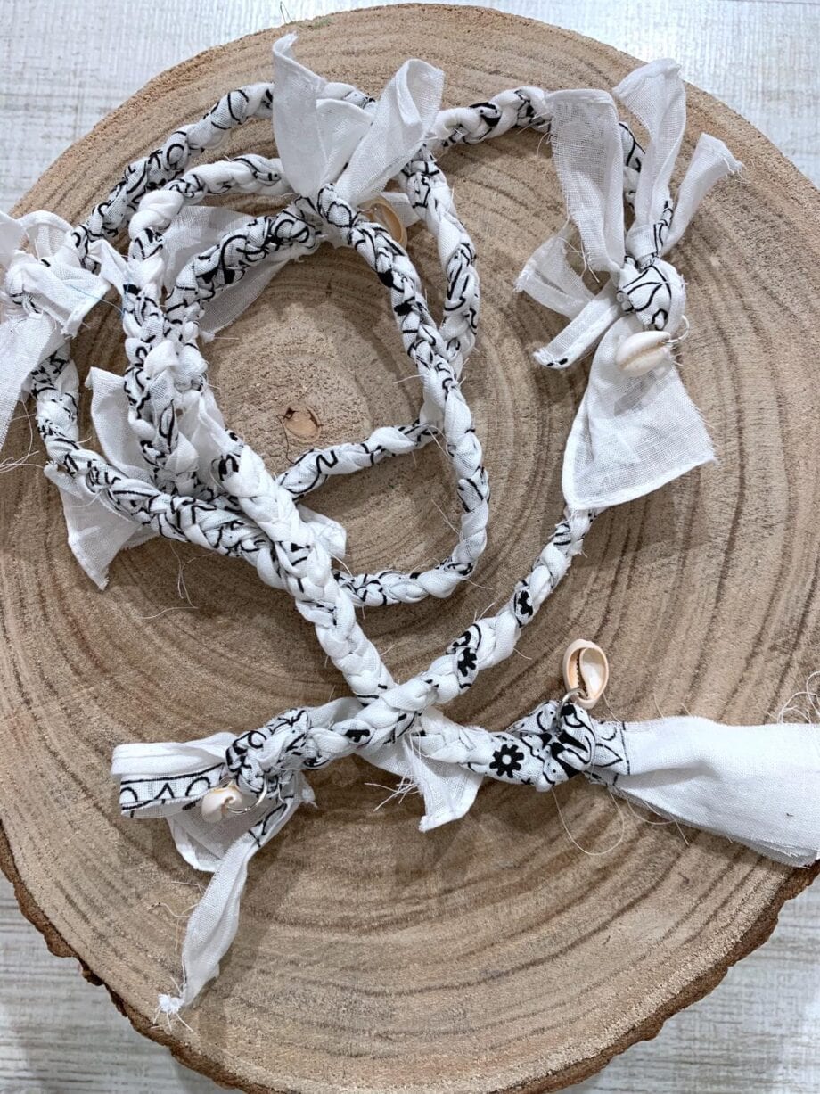 Shop Online Collana bandana intrecciata con conchiglie bianca