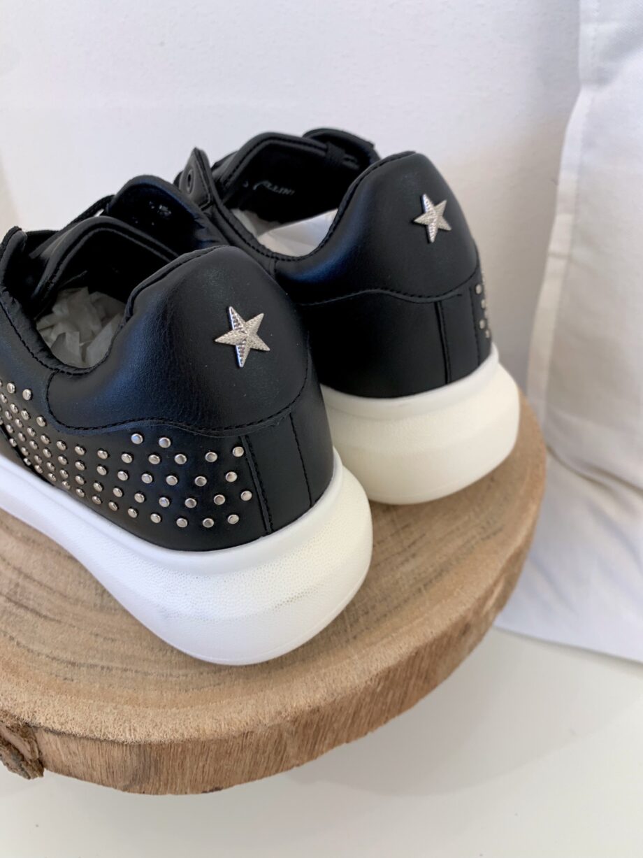 Shop Online Sneakers nere suola bianca con borchie stelle Gio Cellini