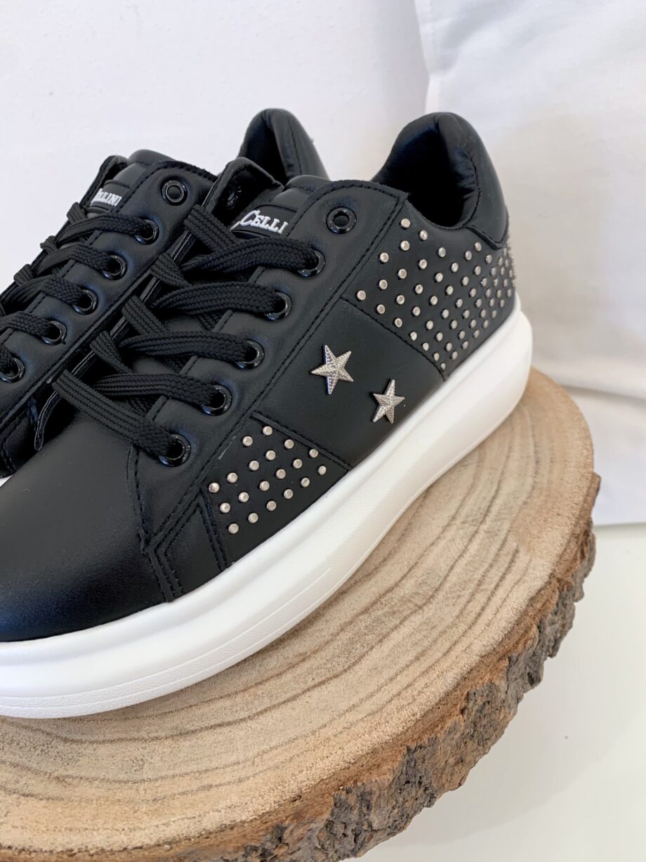 Shop Online Sneakers nere suola bianca con borchie stelle Gio Cellini