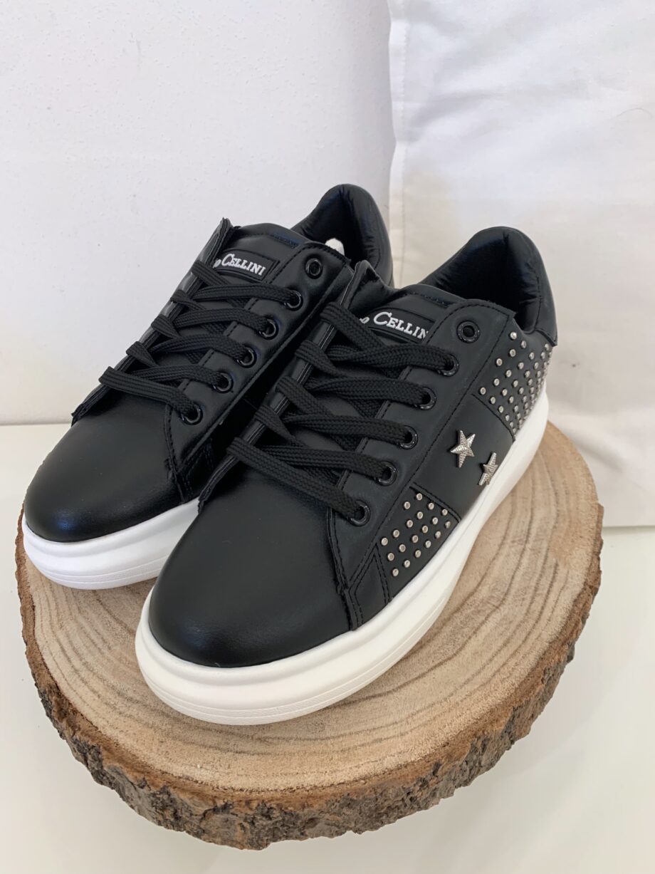 Shop Online Sneakers nere suola bianca con borchie stelle Gio Cellini