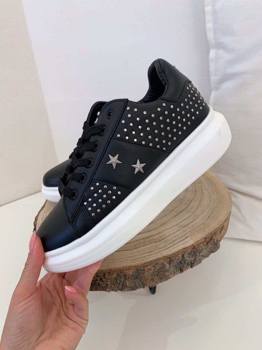 Shop Online Sneakers nere suola bianca con borchie stelle Gio Cellini