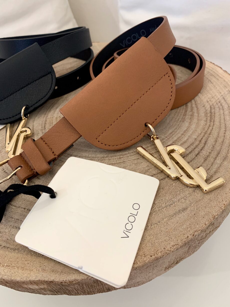 Shop Online Cintura fina marrone con ciondolo logo Vicolo