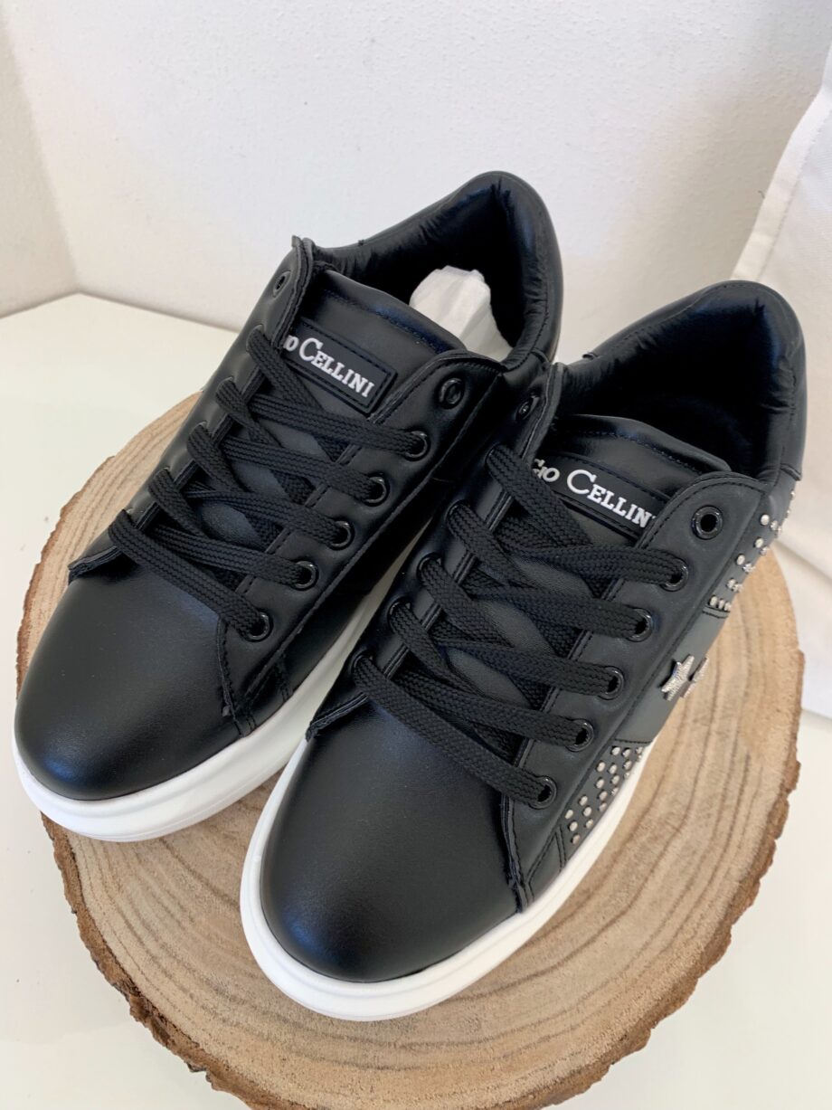 Shop Online Sneakers nere suola bianca con borchie stelle Gio Cellini