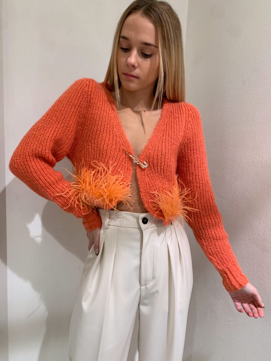 Shop Online Cardigan crop arancio con piume Vicolo