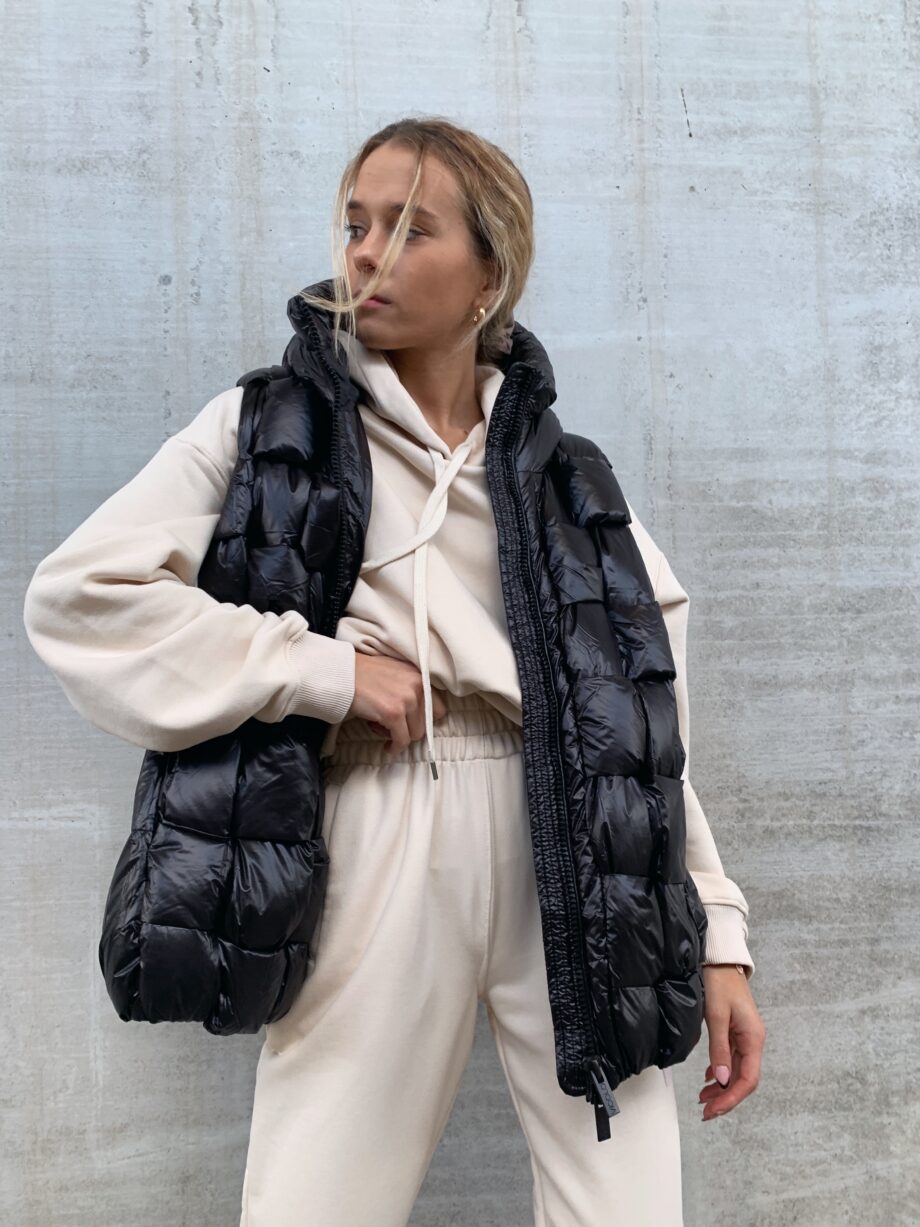 Shop Online Gilet piumino nero con cappuccio Vicolo