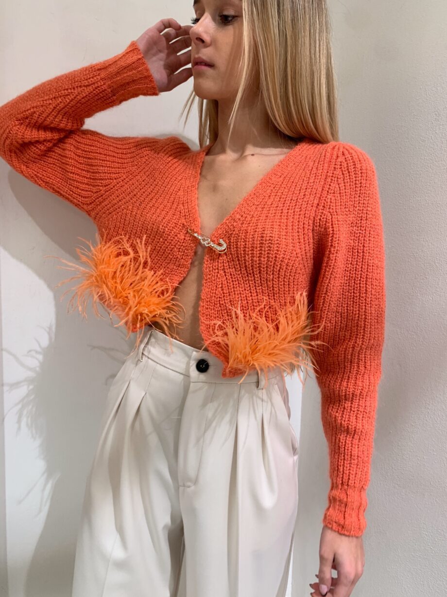 Shop Online Cardigan crop arancio con piume Vicolo