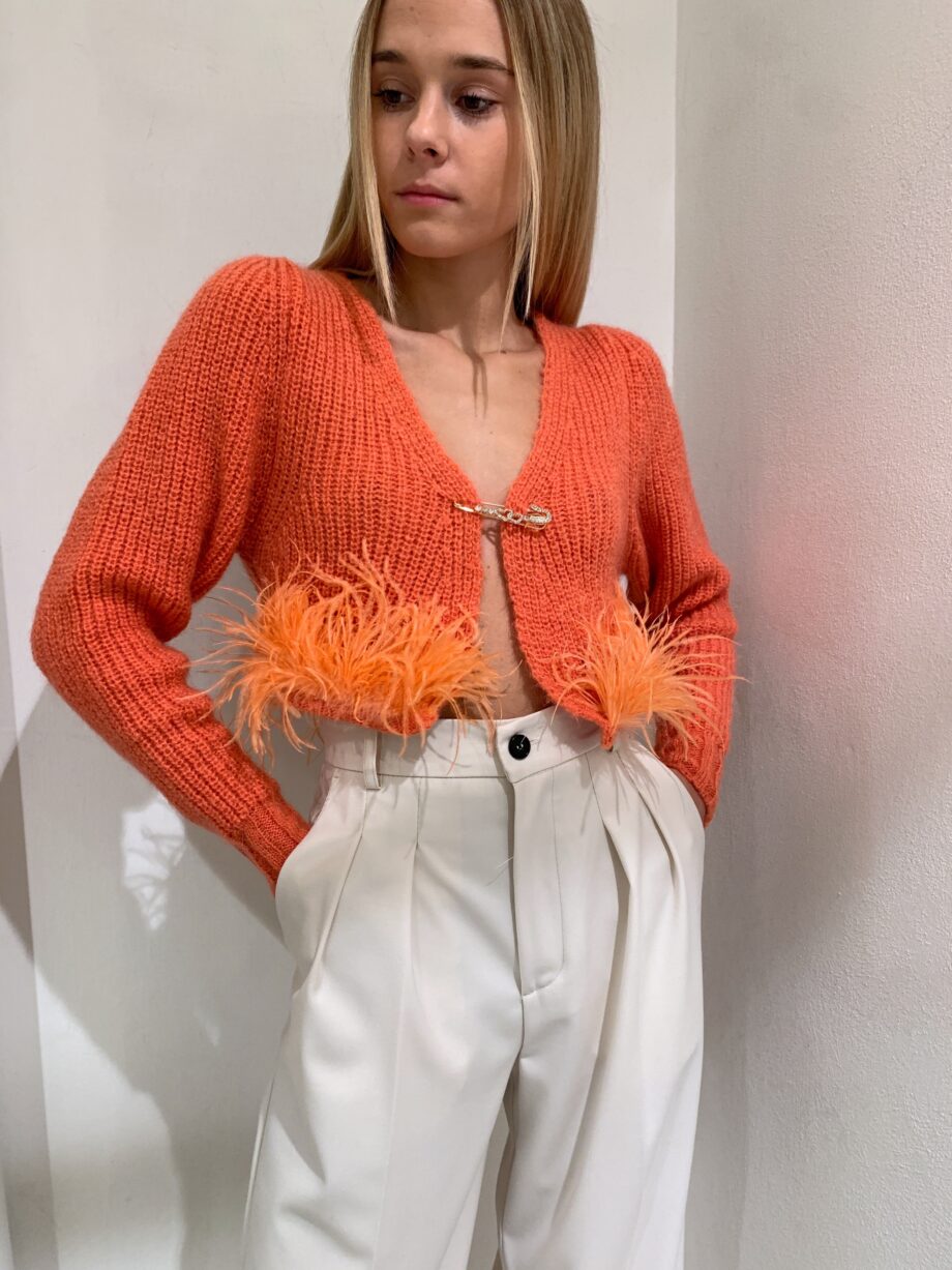 Shop Online Cardigan crop arancio con piume Vicolo