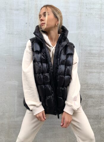 Shop Online Gilet piumino nero con cappuccio Vicolo