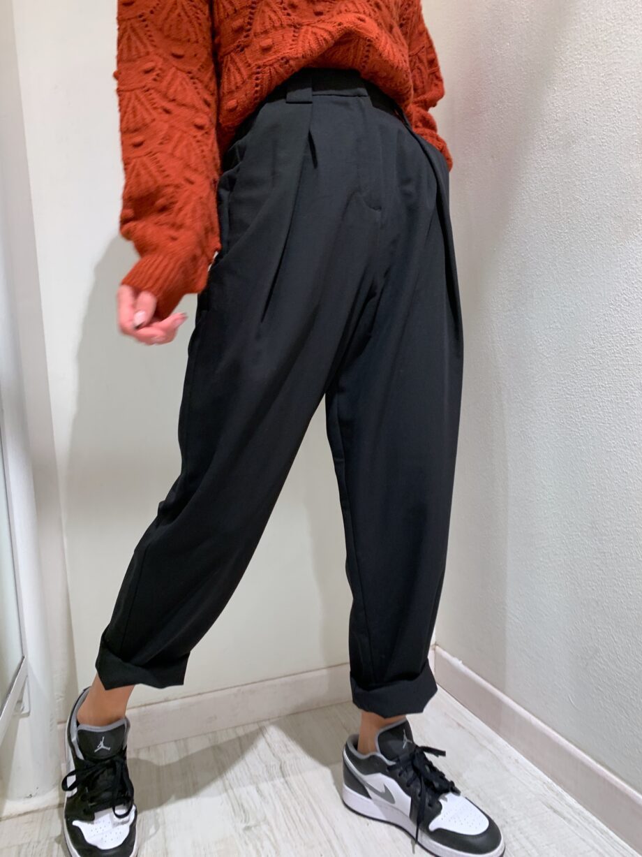 Shop Online Pantalone nero a palloncino Vero Moda