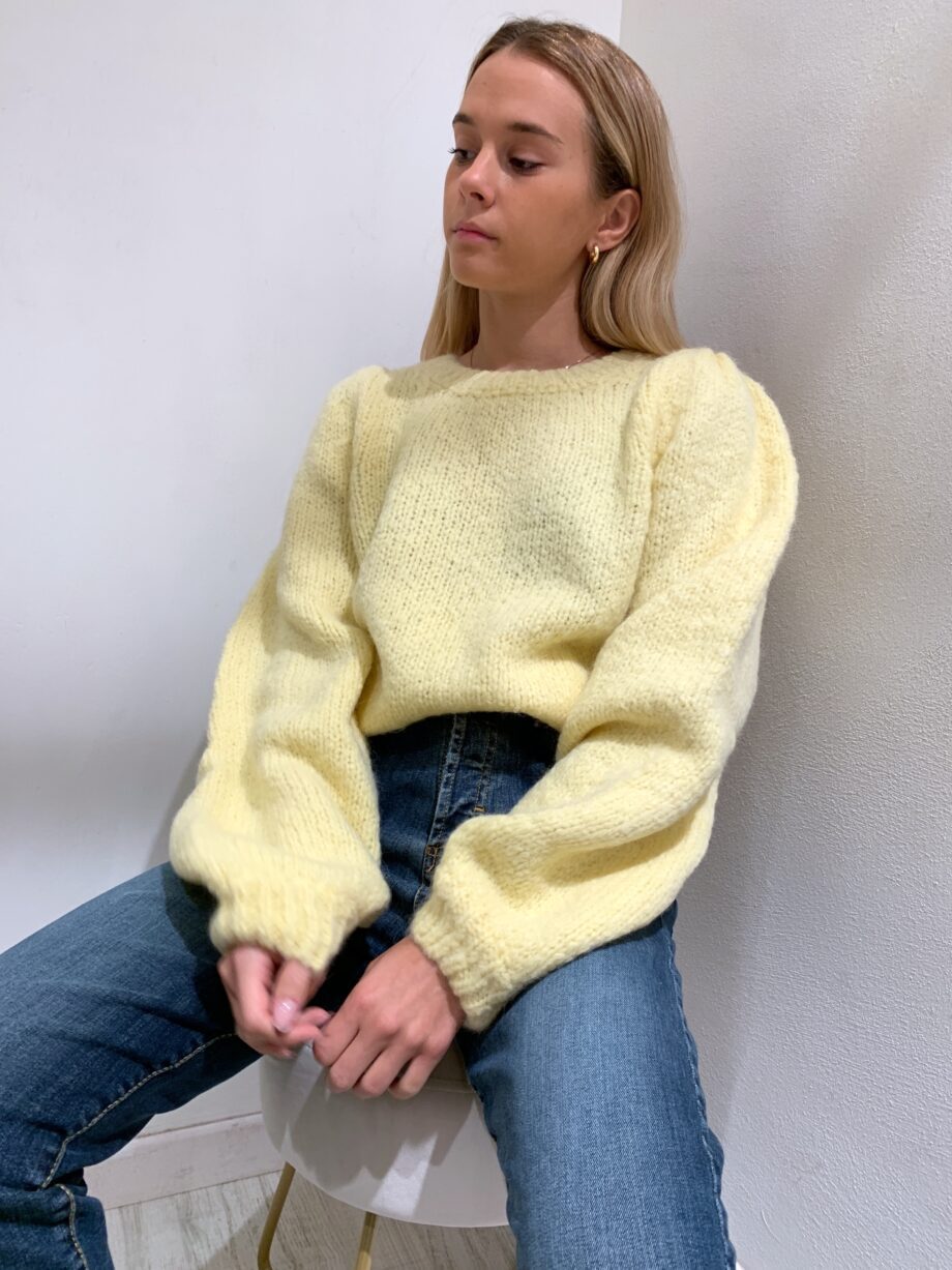 Shop Online Maglione morbido giallo maniche a sbuffo So Allure