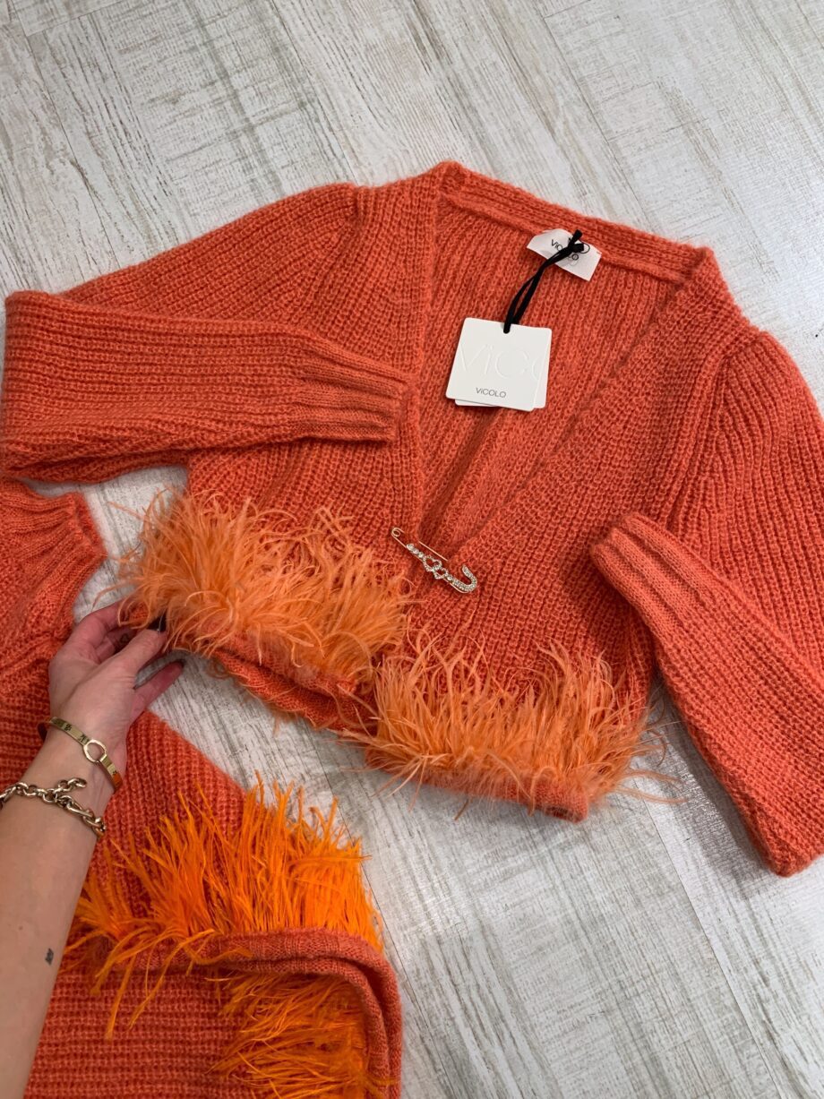 Shop Online Cardigan crop arancio con piume Vicolo