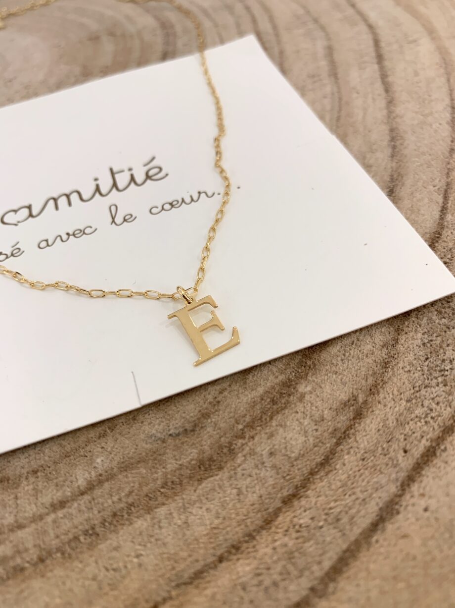 Shop Online Collana in argento 925 con charm lettera E Amitié
