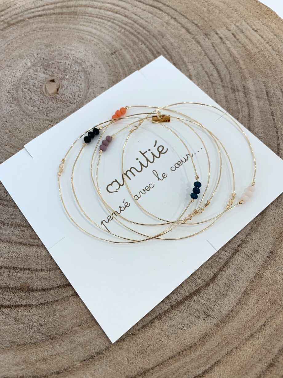 Shop Online Bracciale fino in filo oro con perline nere Amitié