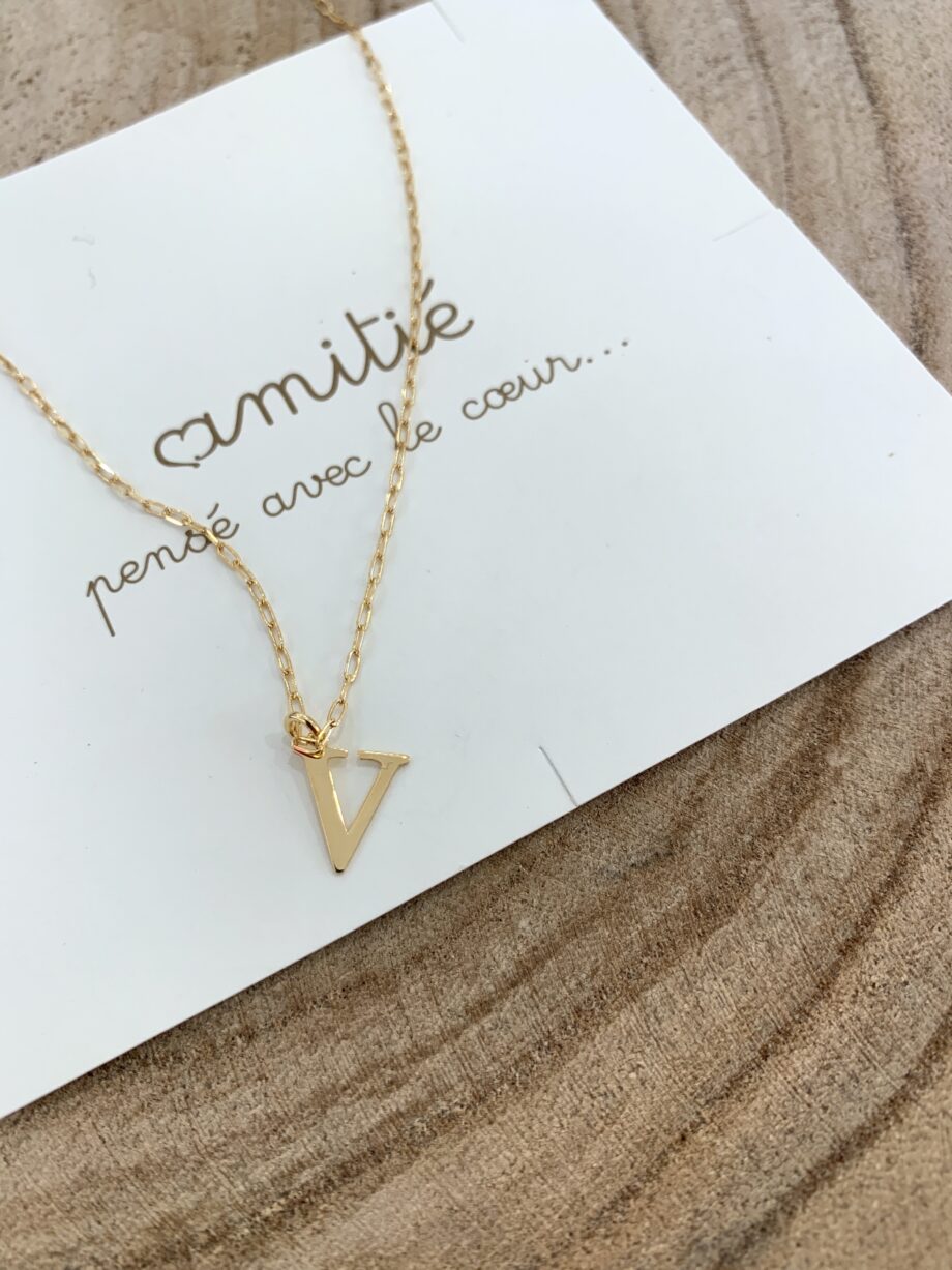 Shop Online Collana in argento 925 con charm lettera V Amitié