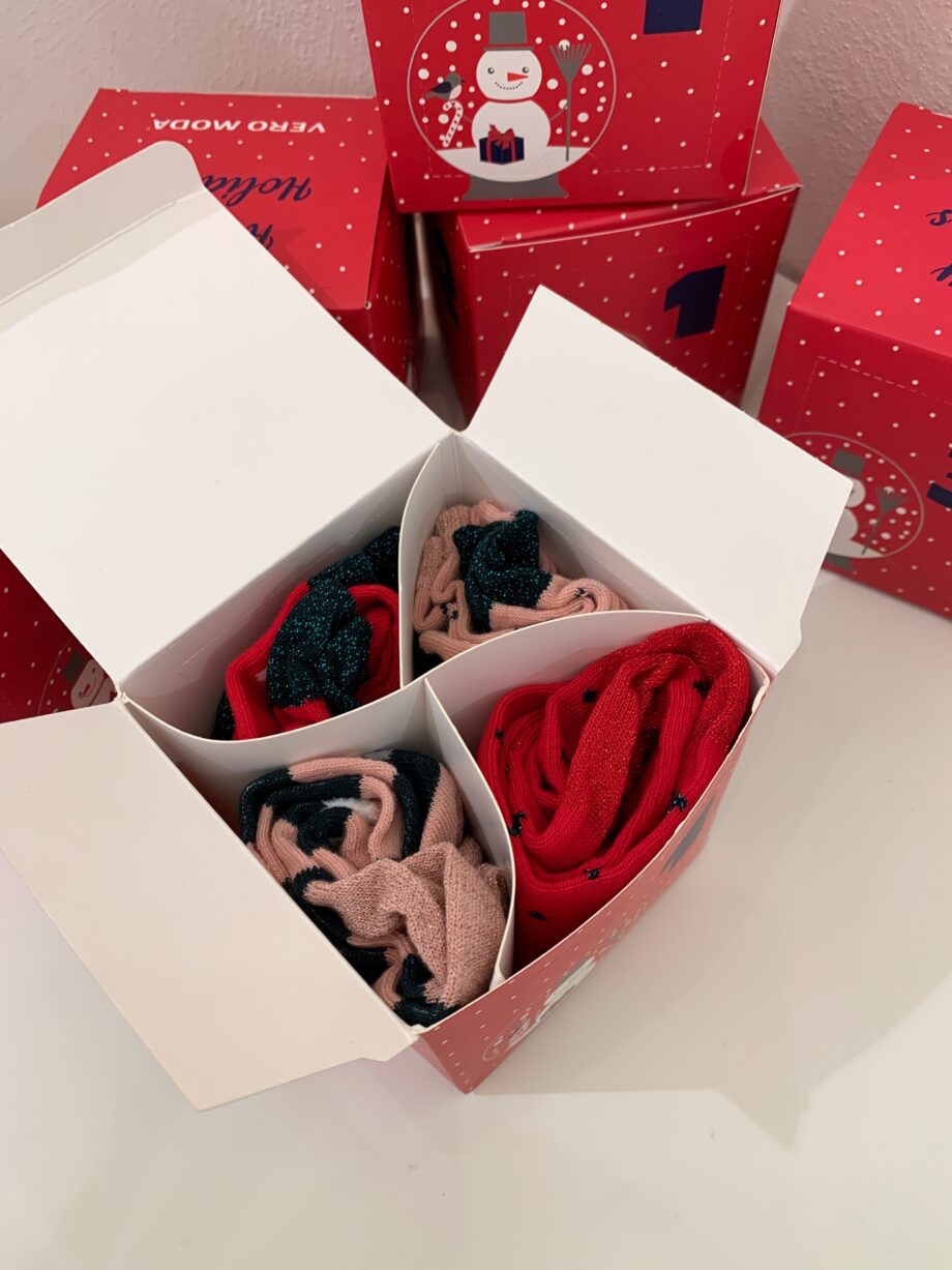 Shop Online Box di calzini colorati natalizi Vero Moda