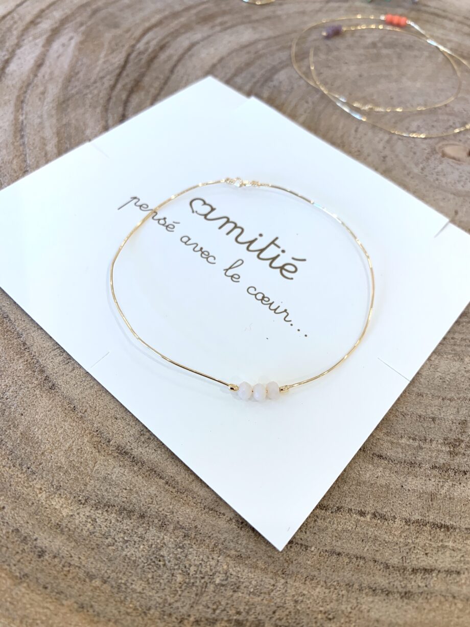 Shop Online Bracciale fino in filo oro con perline rosa Amitié