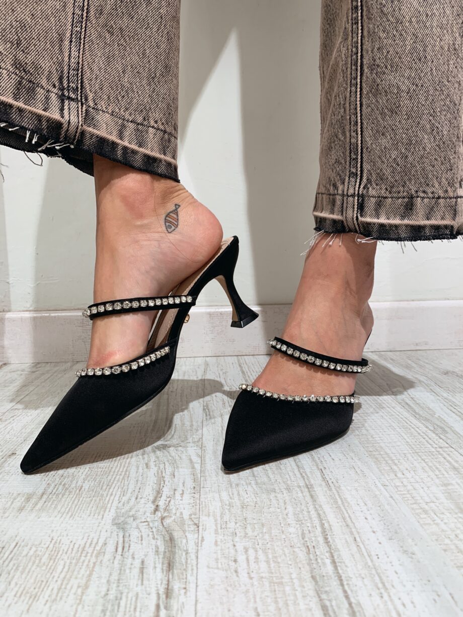 Shop Online Sabot mules Ioana nero Twentyfourhaitch