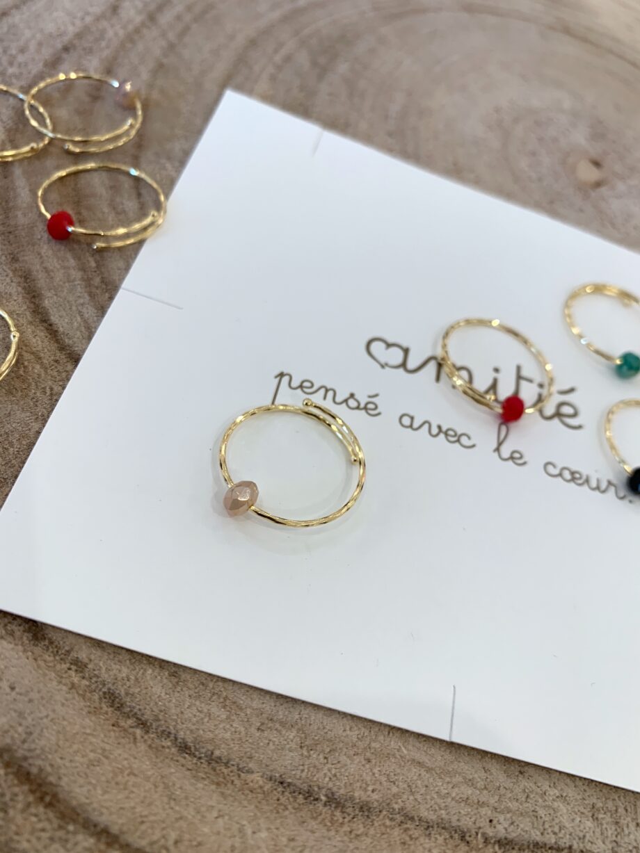 Shop Online Anello in filo oro con perlina rossa Amatié