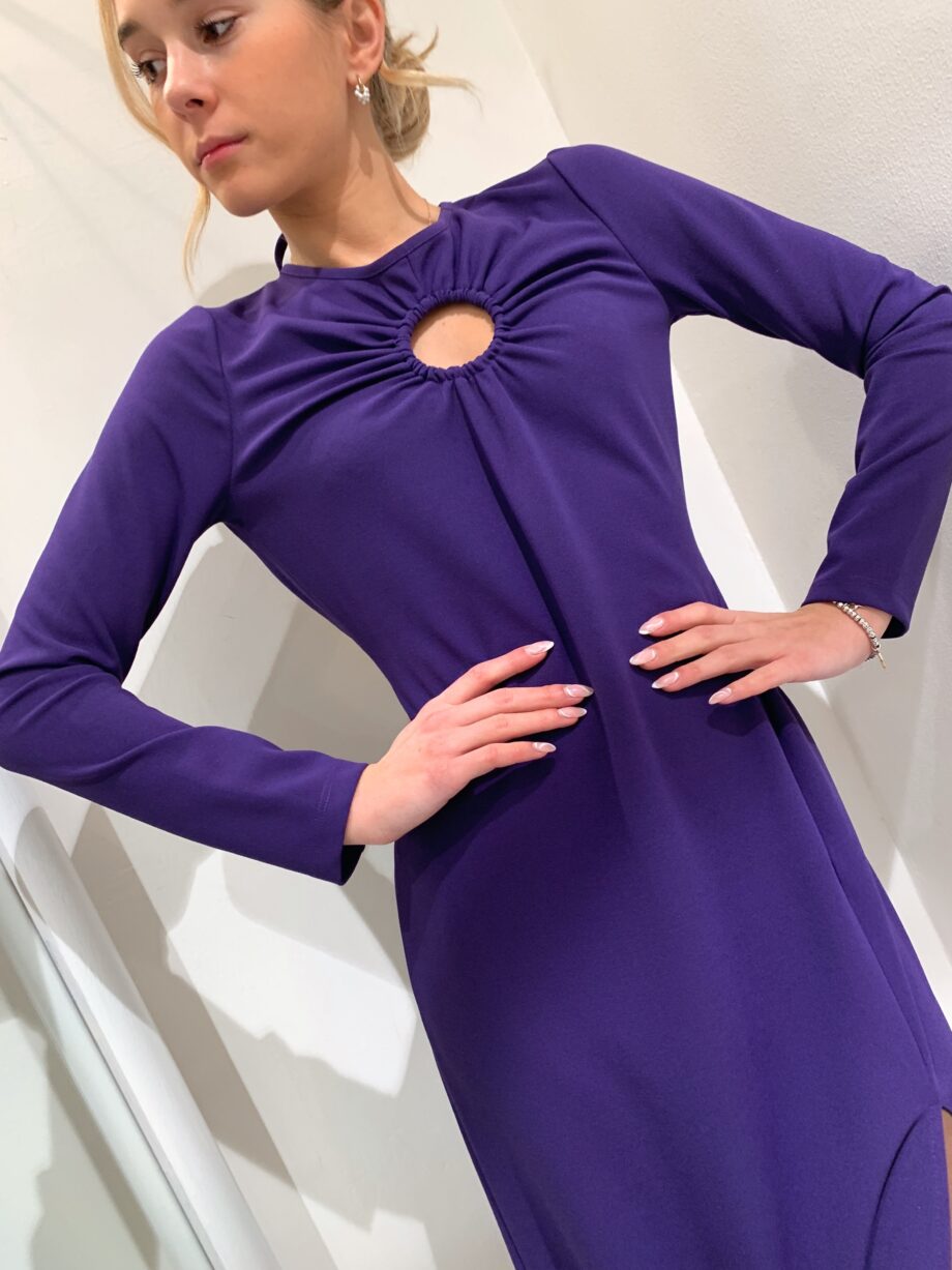 Shop Online Vestito lungo viola con spacco e foro sul davanti HaveOne