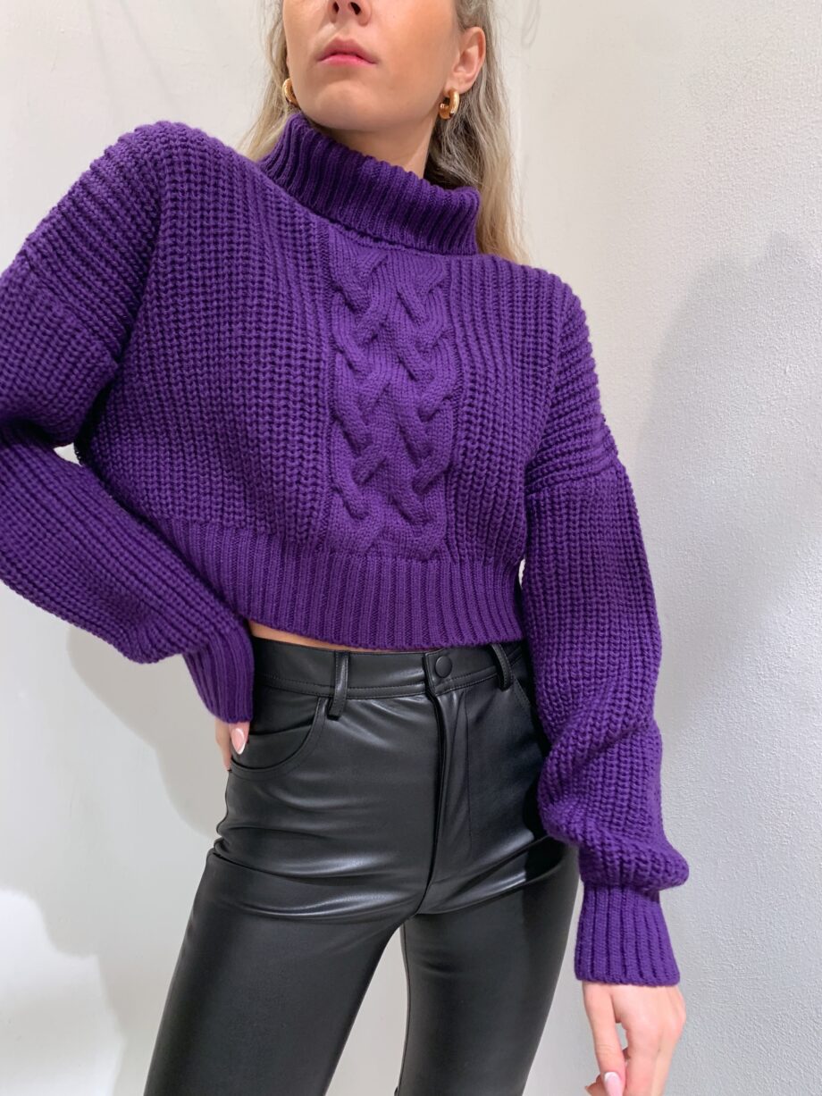 Shop Online Maglione crop con treccia e collo alto viola Vicolo