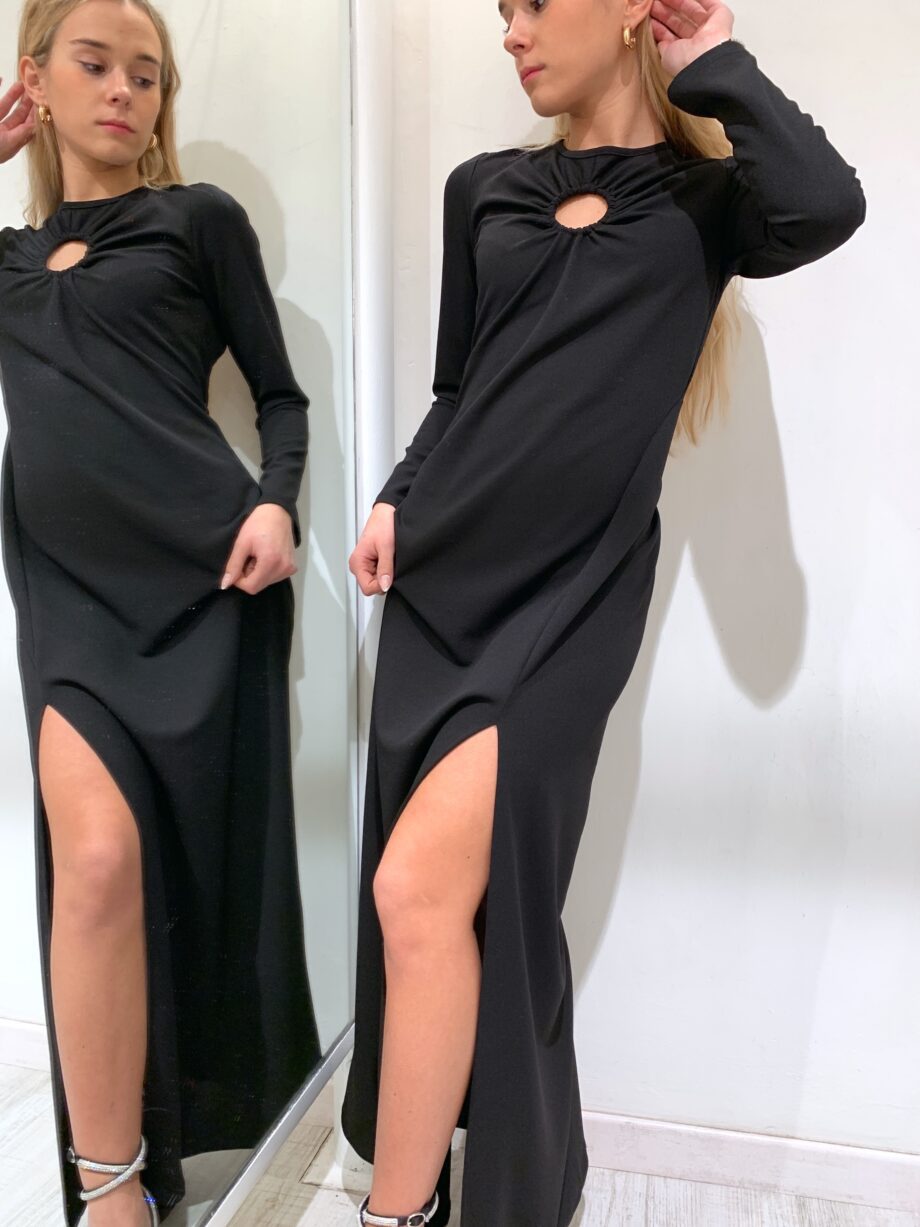 Shop Online Vestito lungo nero con spacco e foro sul davanti HaveOne