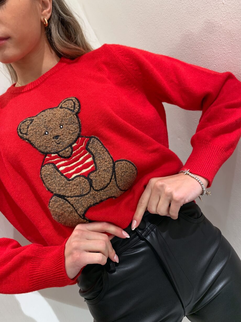 Shop Online Maglione girocollo con patch orsetto rosso Vicolo