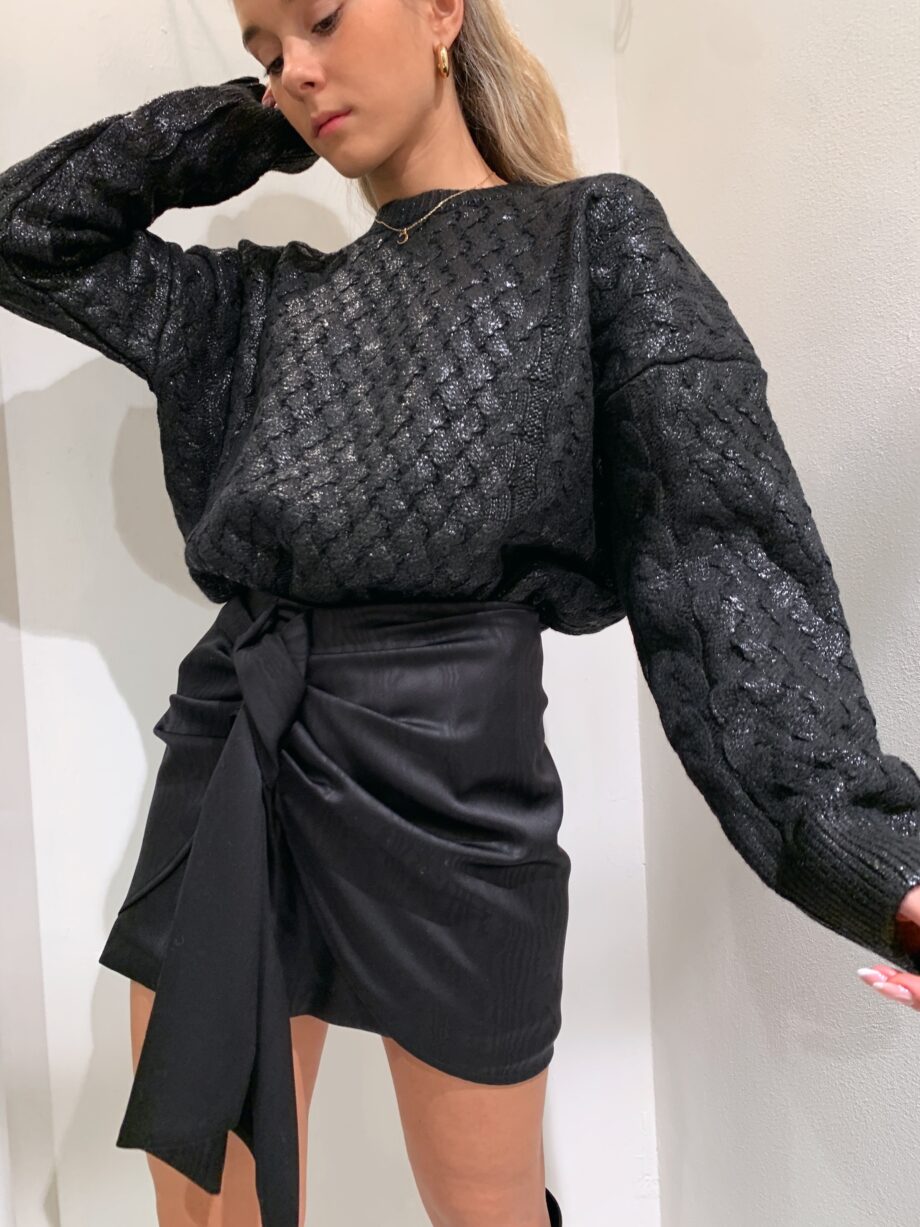 Shop Online Minigonna nera in raso fantasia con drappeggio e nodo Vicolo