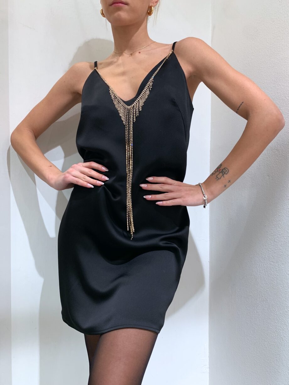 Shop Online Vestito in raso nero con strass sul collo Vicolo