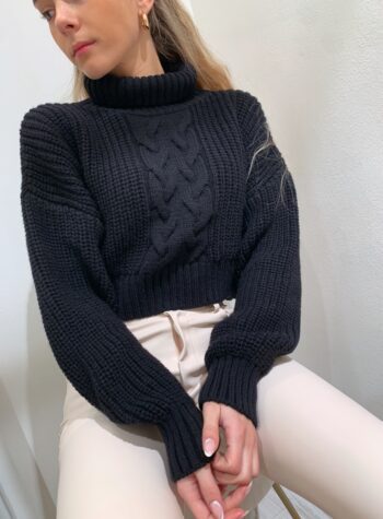 Shop Online Maglione crop con treccia e collo alto nero Vicolo