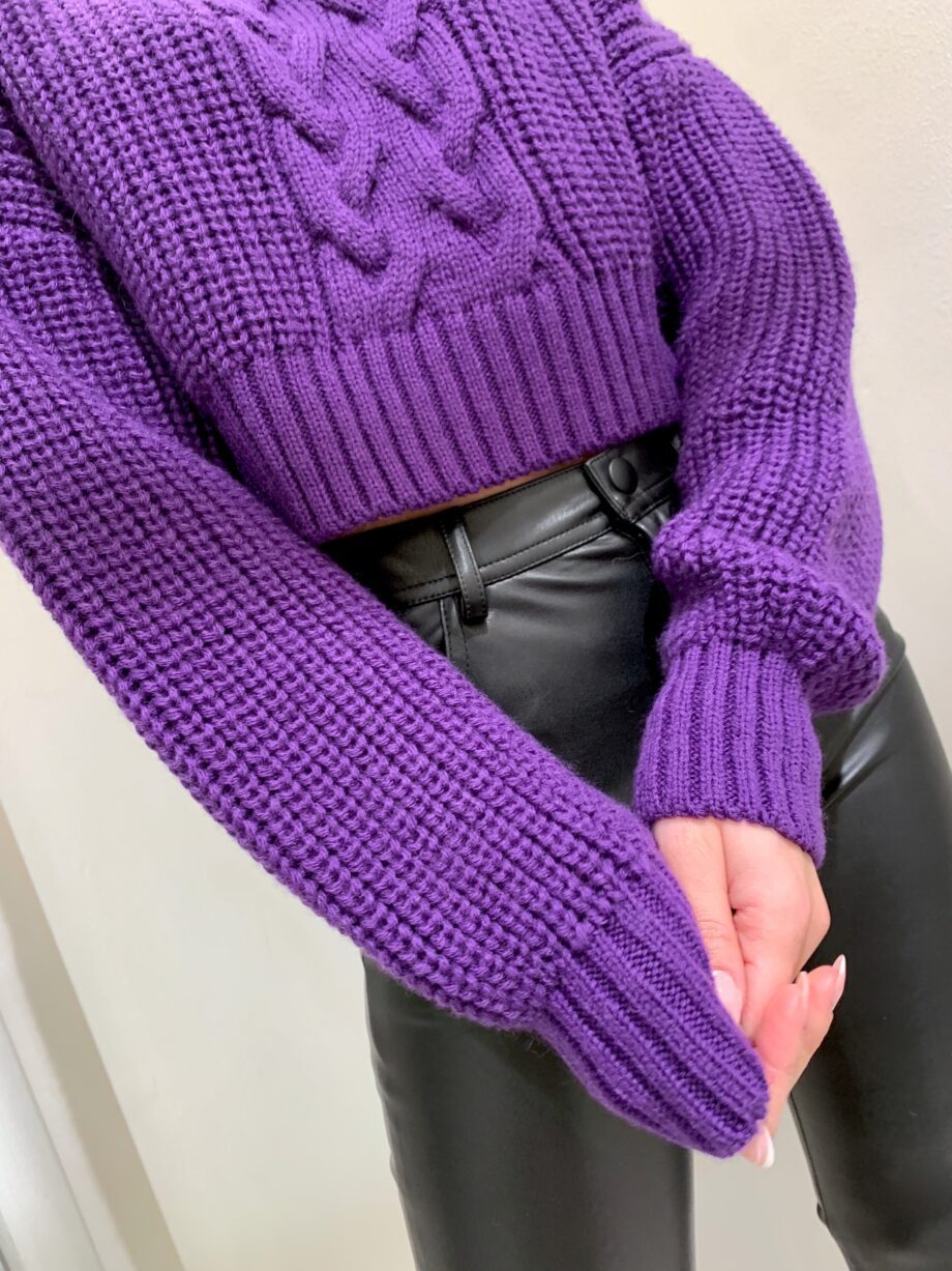 Shop Online Maglione crop con treccia e collo alto viola Vicolo