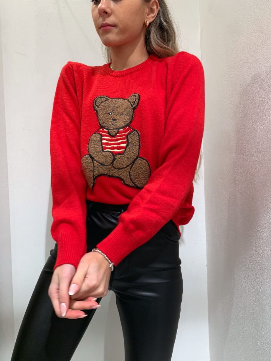 Shop Online Maglione girocollo con patch orsetto rosso Vicolo