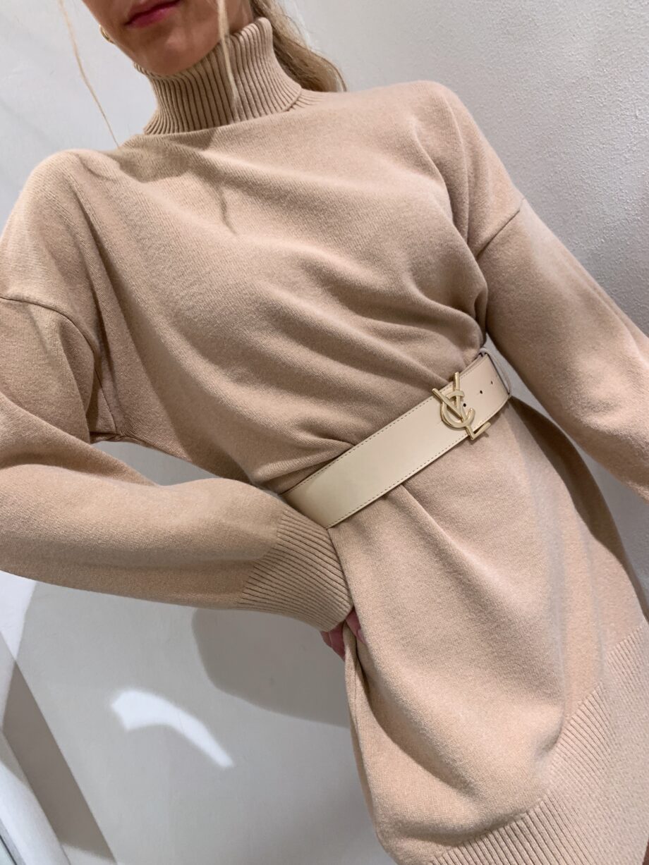 Shop Online Vestito in maglia beige over collo alto Vicolo