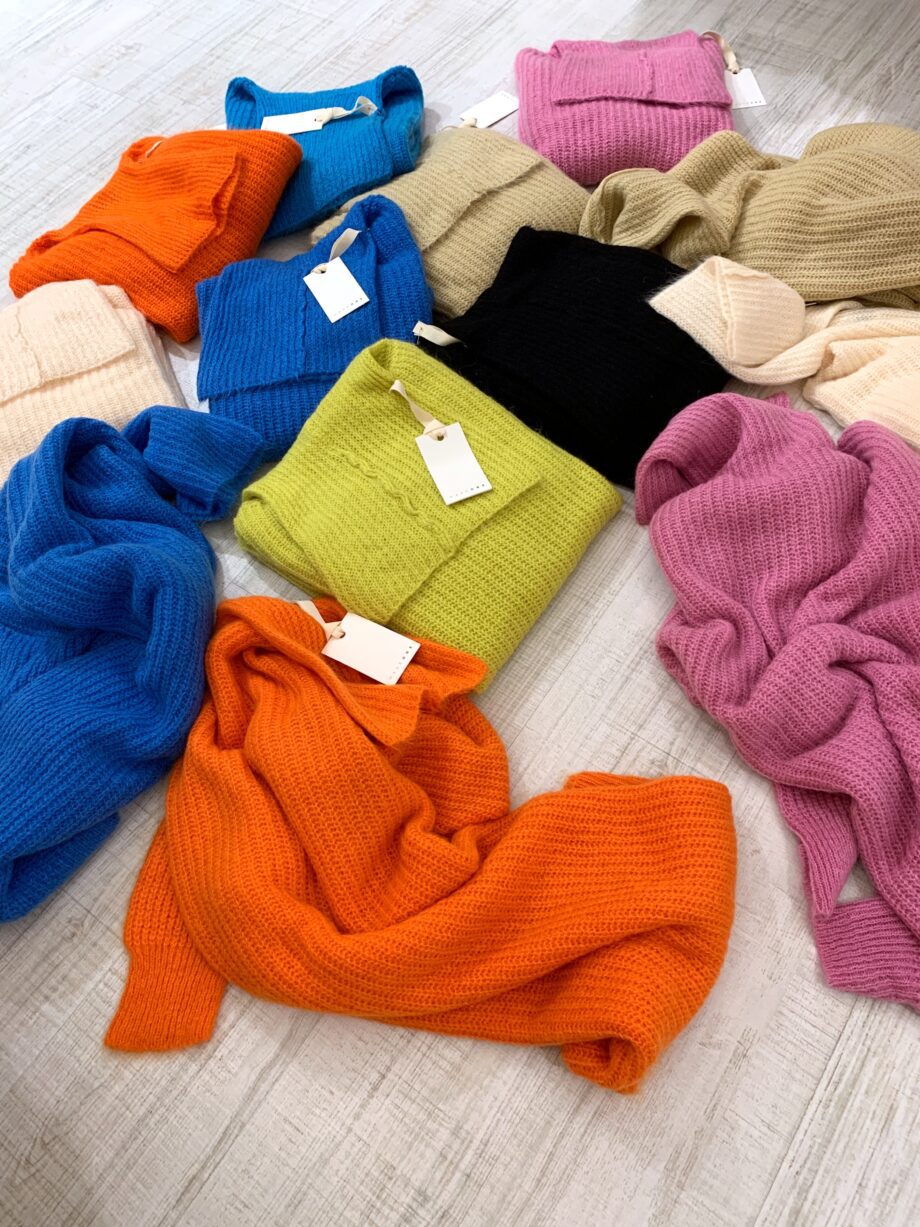 Shop Online Maglione over arancio con collo alto HaveOne