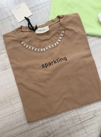 Shop Online T-shirt beige con scritta e collana strass Vicolo