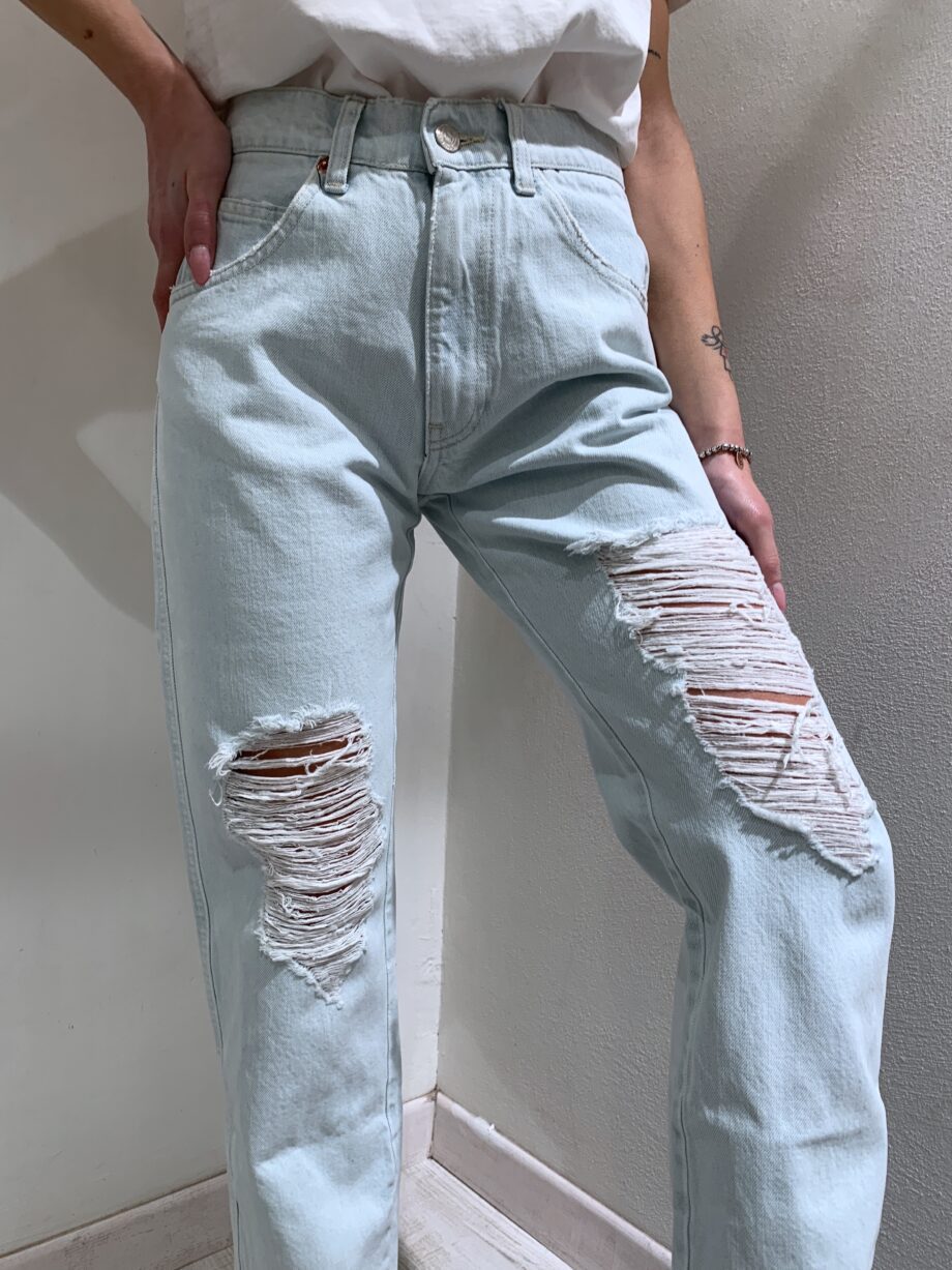 Shop Online Jeans chiaro sfrangiato con rotture Vicolo