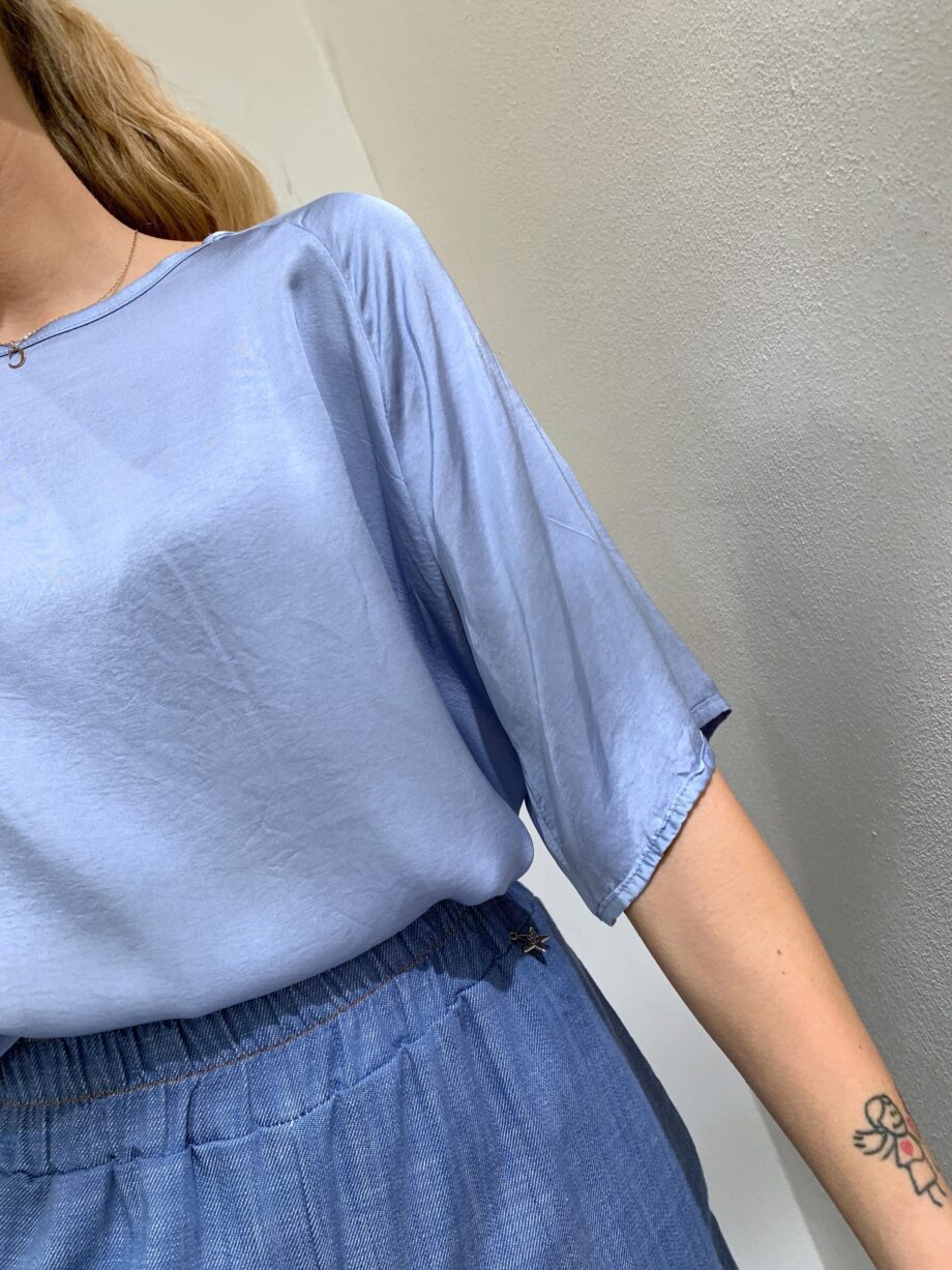 Shop Online Blusa in raso mezza manica azzurra Souvenir
