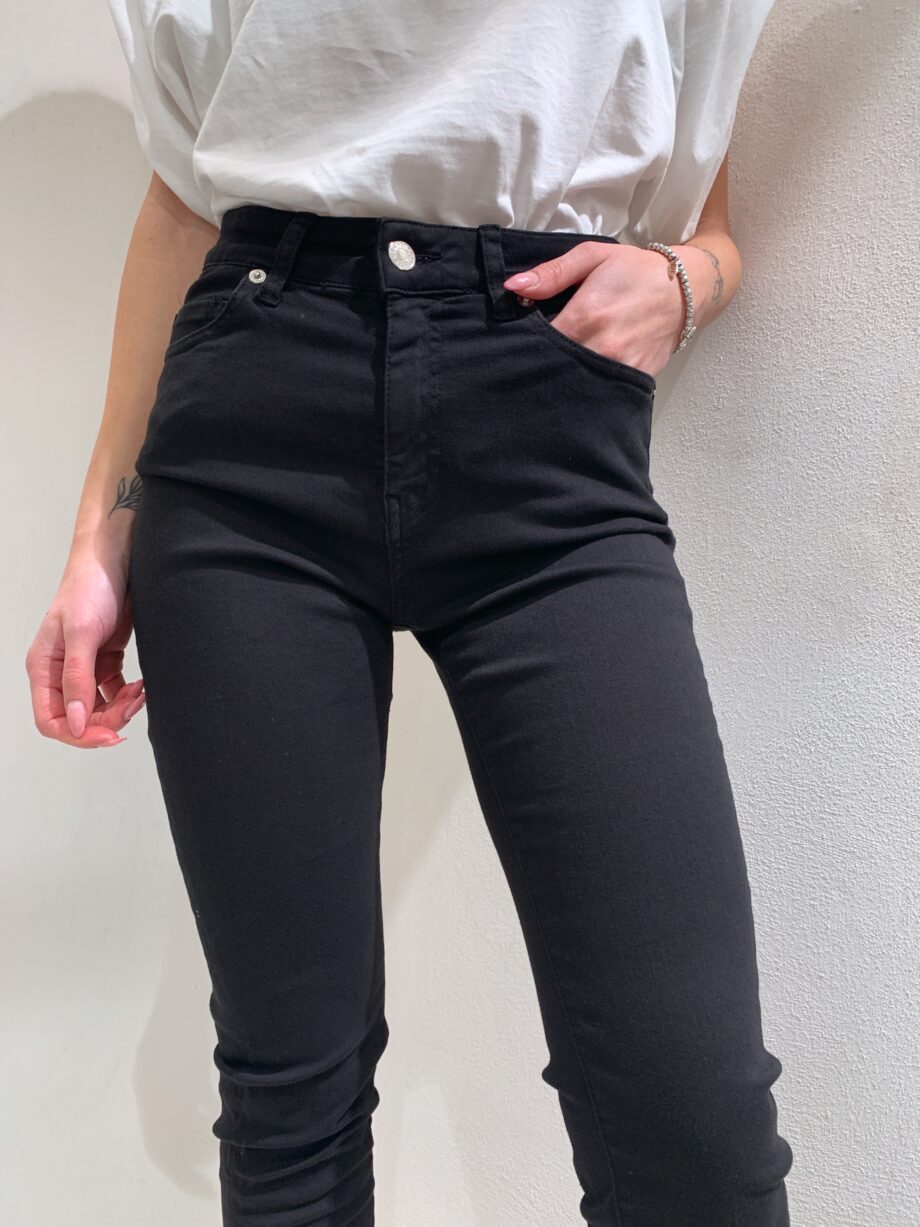 Shop Online Jeans Margot skinny nero Vicolo