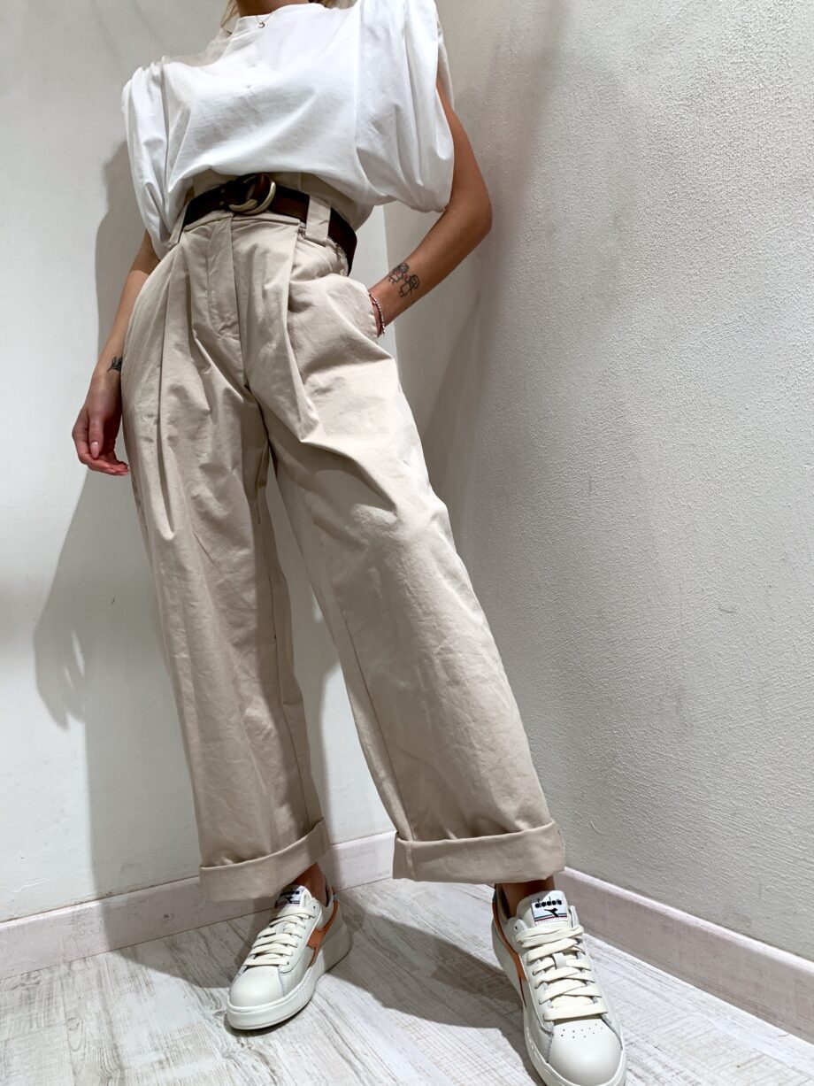 Shop Online Pantalone beige ampio con cintura Souvenir