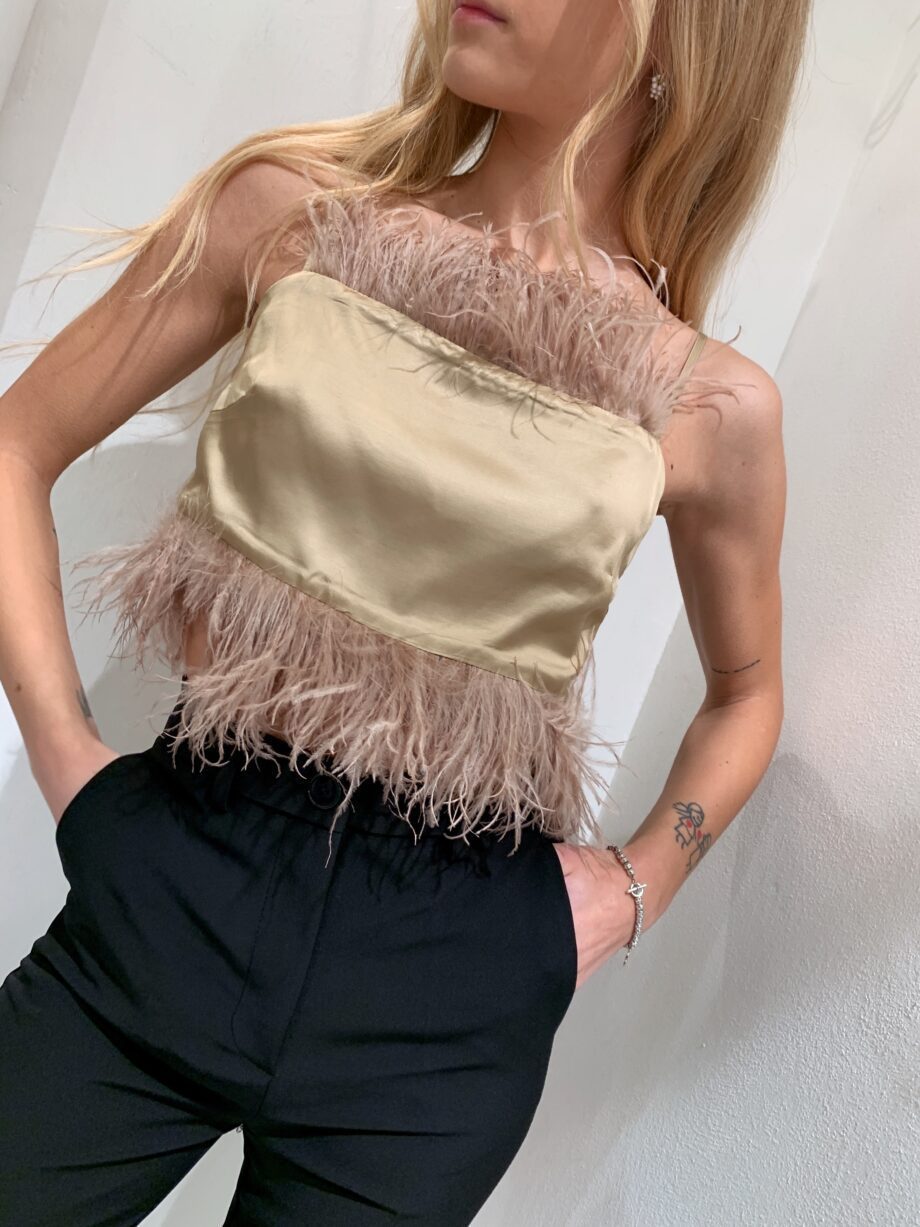 Shop Online Top satin beige con piume Vicolo