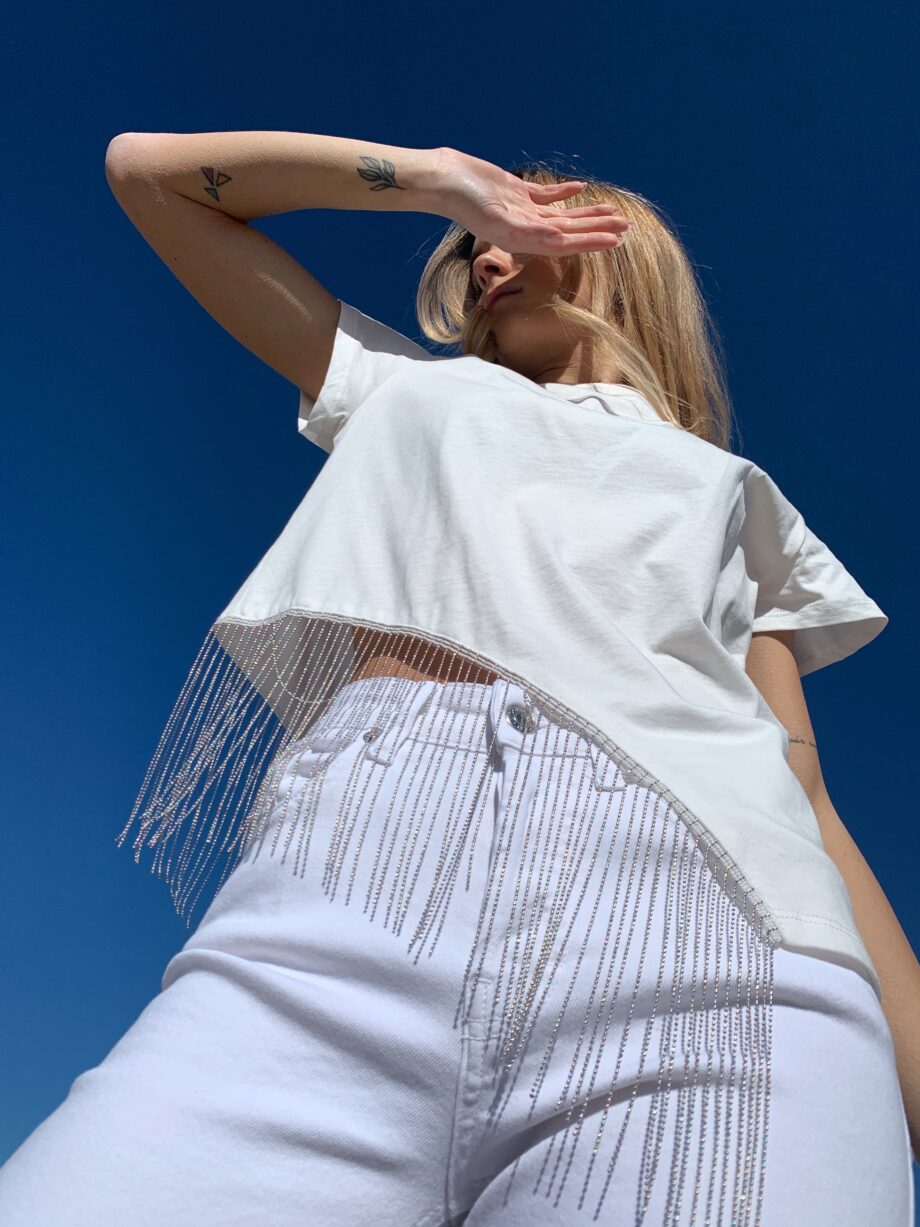 Shop Online T-shirt bianca asimmetrica con strass pendenti HaveOne