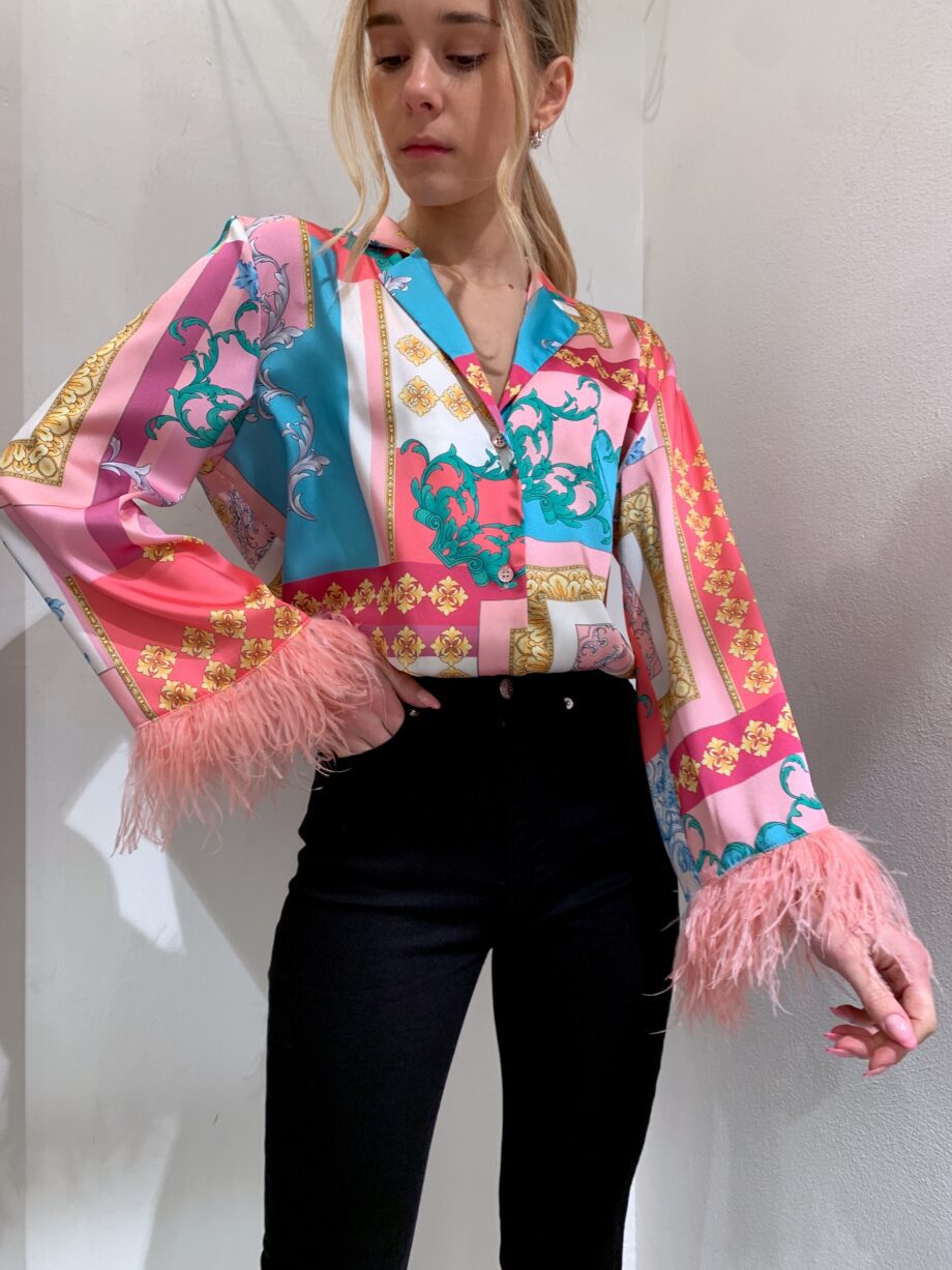 Shop Online Camicia satin stampa Versace con piume Vicolo