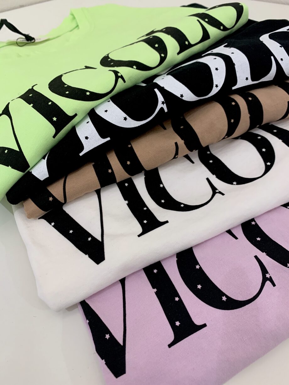 Shop Online T-shirt nera con scritta logo e stelline Vicolo
