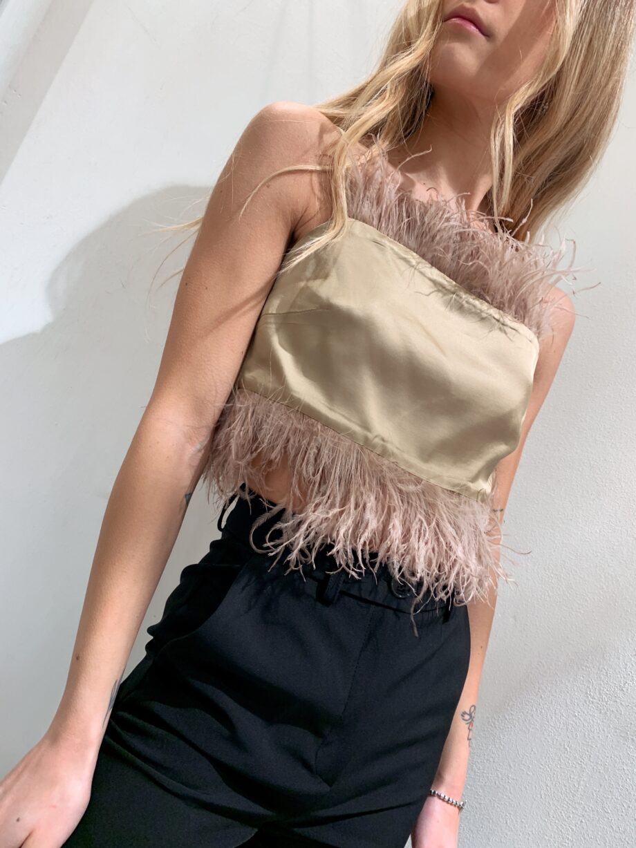 Shop Online Top satin beige con piume Vicolo