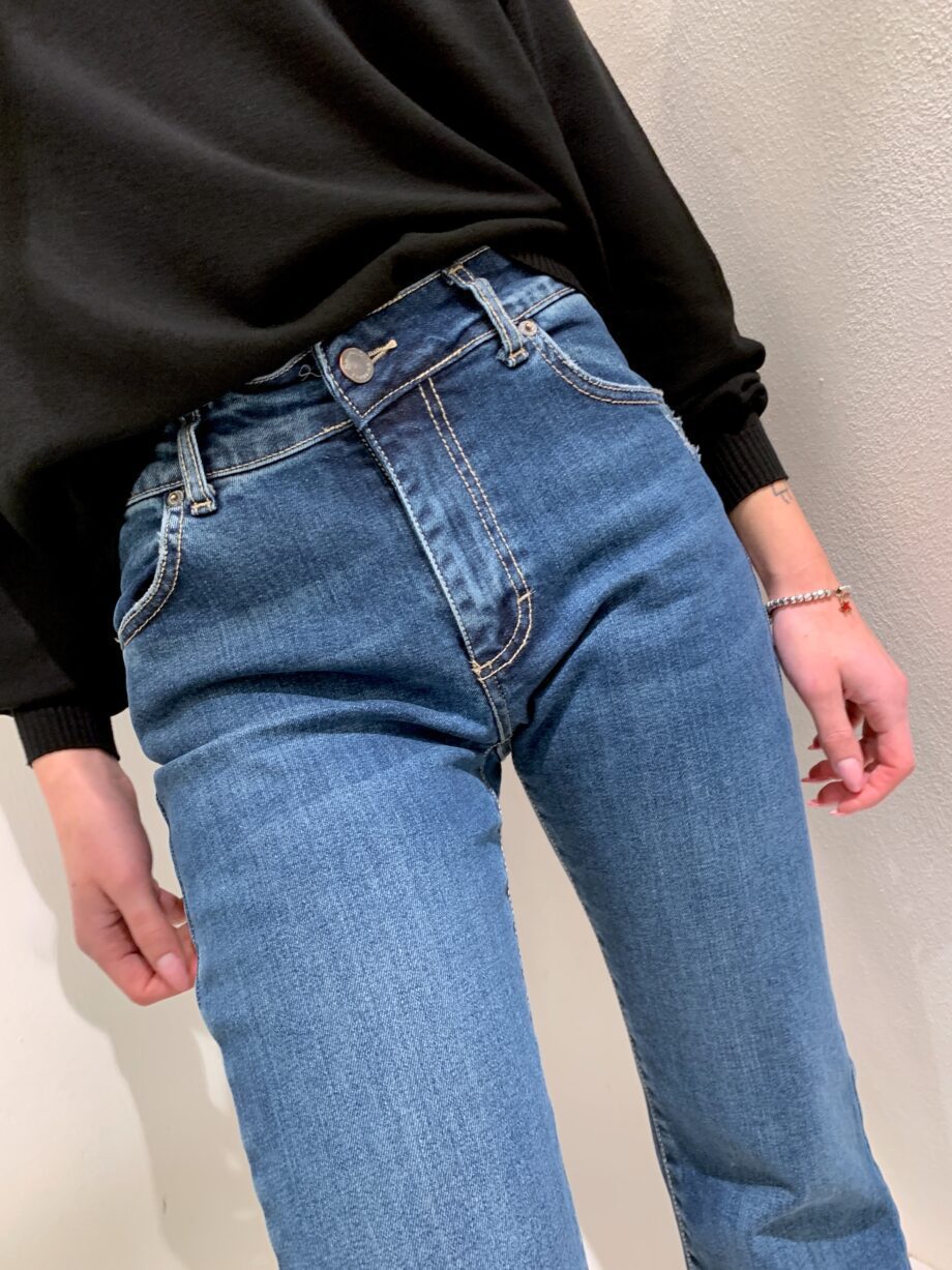 Shop Online Jeans scuro a zampetta sfrangiato Souvenir