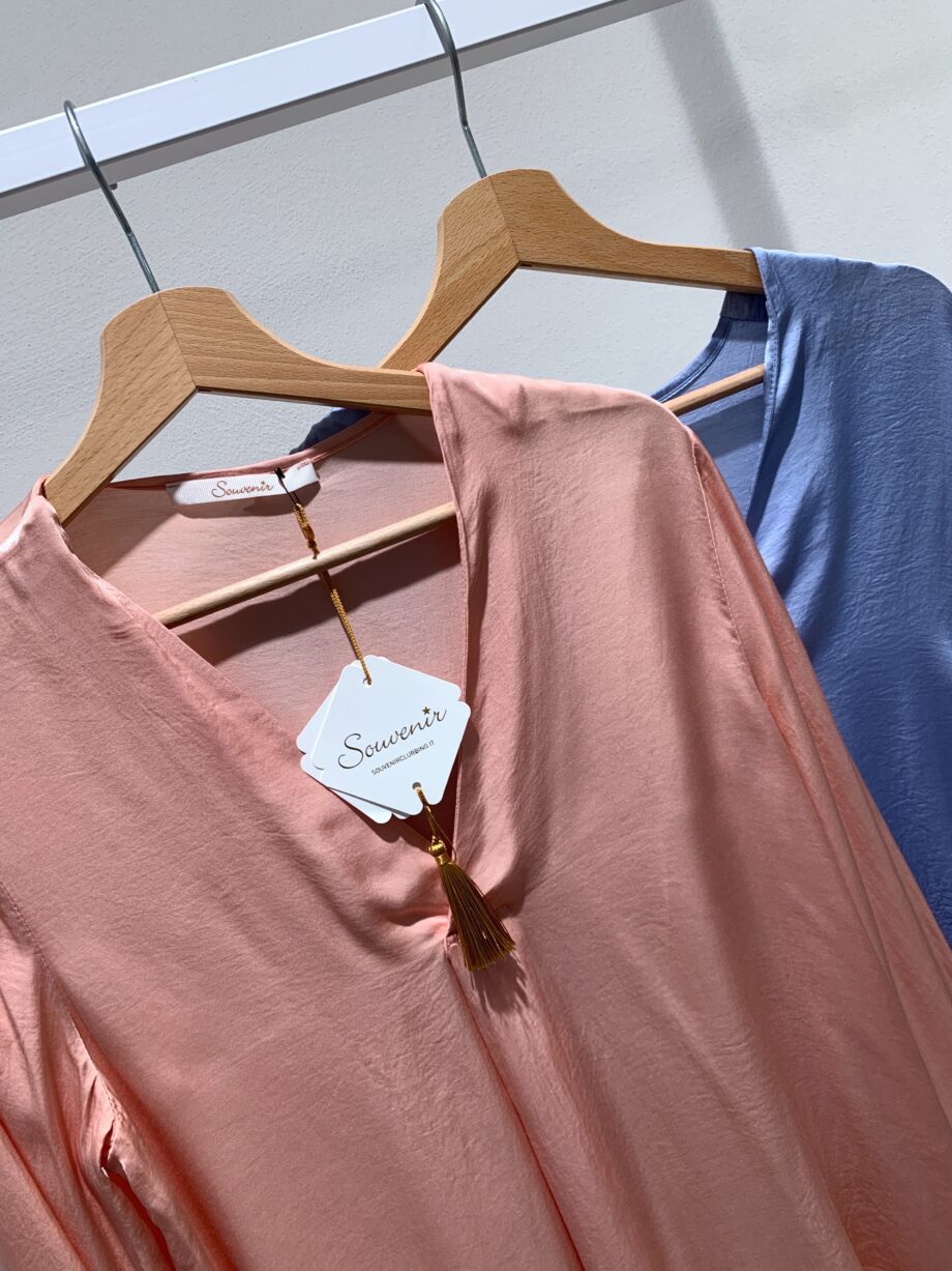 Shop Online Blusa in raso scollo a V azzurra Souvenir