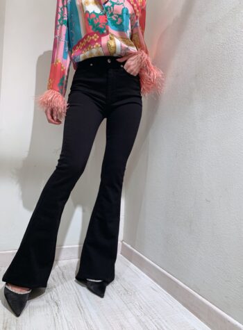 Shop Online Jeans Gisele Flare nero a zampa Vicolo