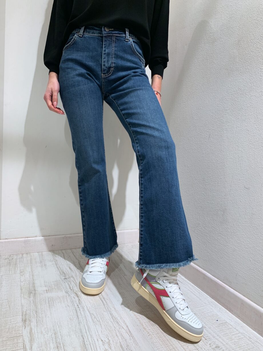 Shop Online Jeans scuro a zampetta sfrangiato Souvenir