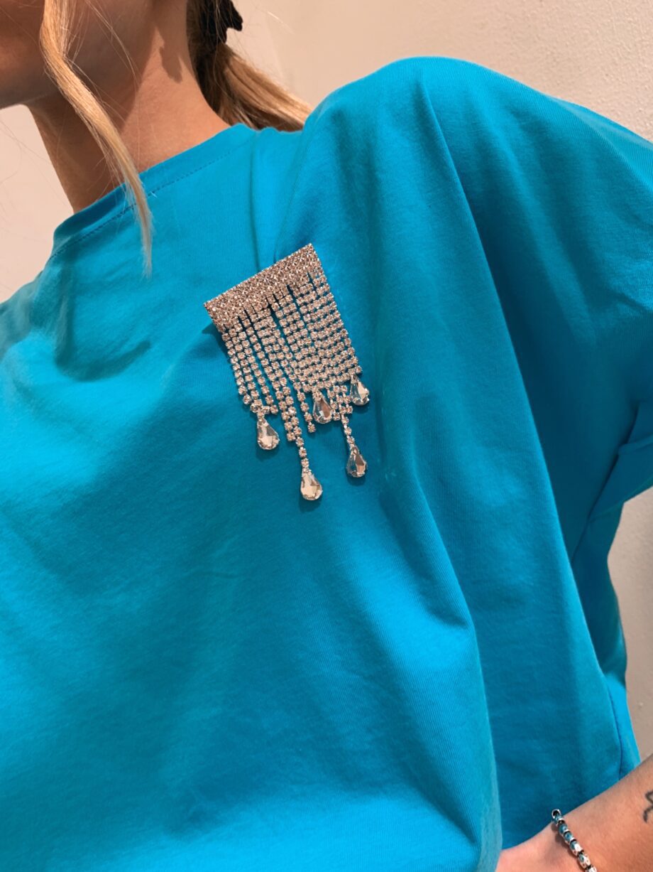 Shop Online T-shirt turchese corta con spilla strass HaveOne