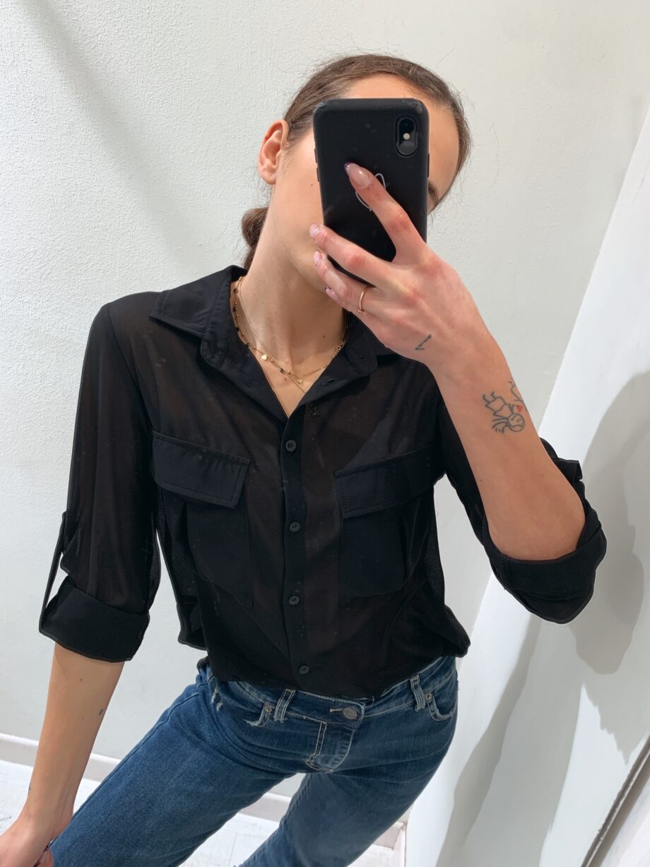Shop Online Camicia in georgette nera con tasche Kontatto
